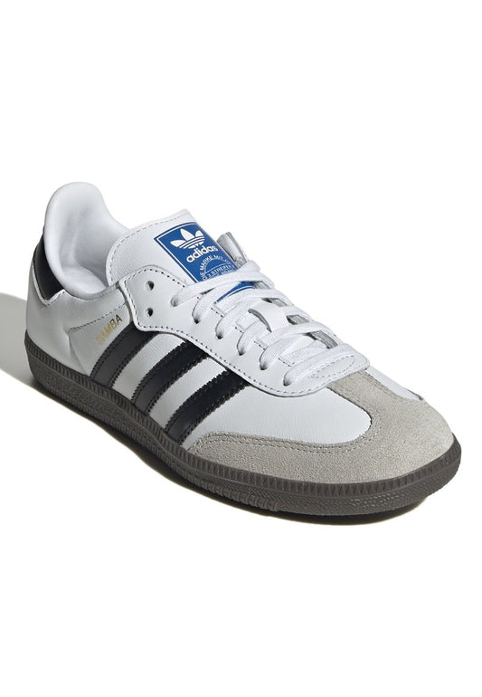 Adidas Classic Unisex Sneakers – Stylish & Comfortable
